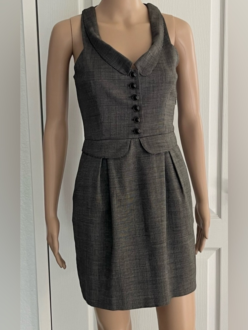 Laila Azhar tailored Gray Button-Front dress-Size 2-Very flattering